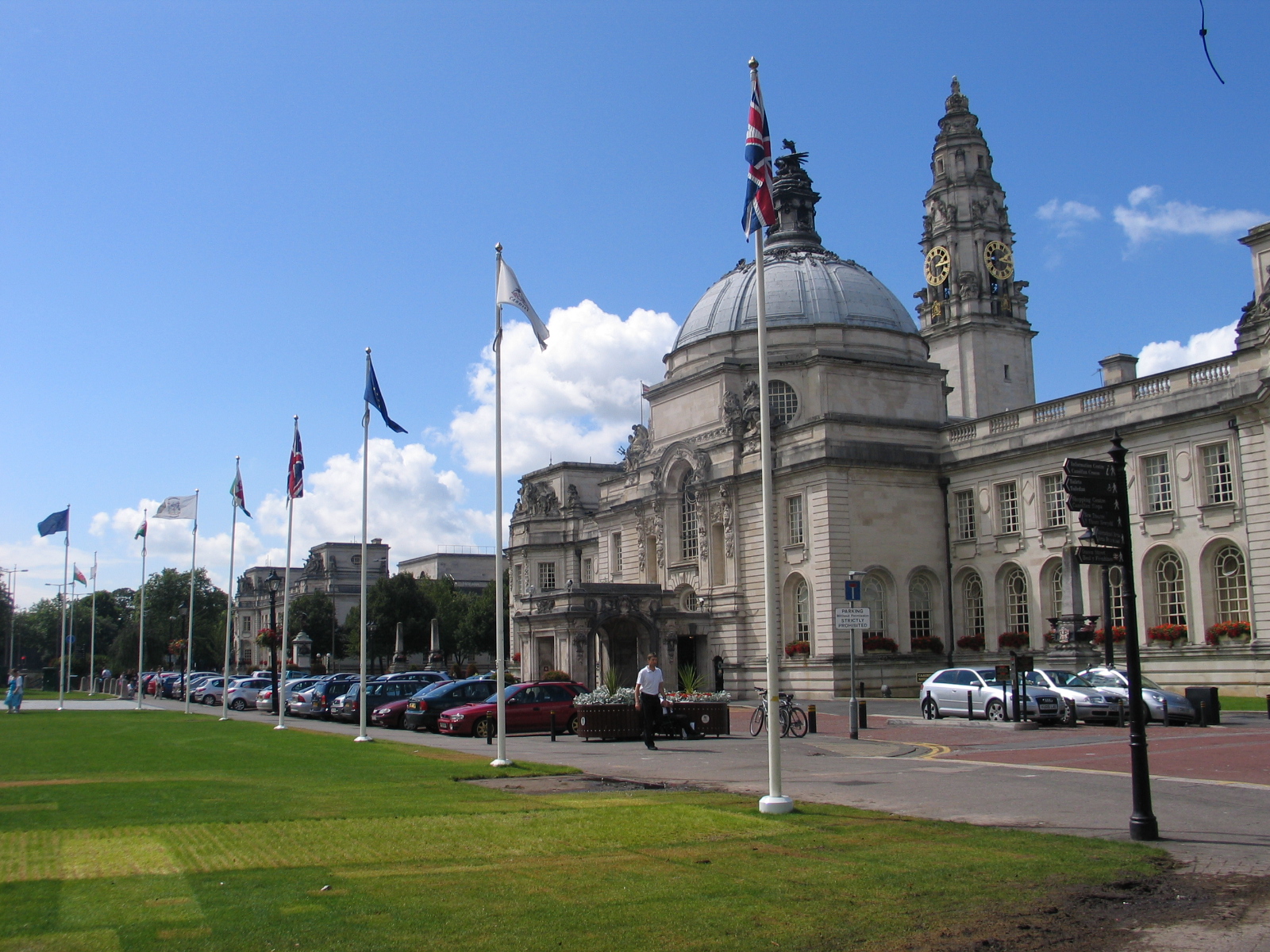 Cardiff_city_hall